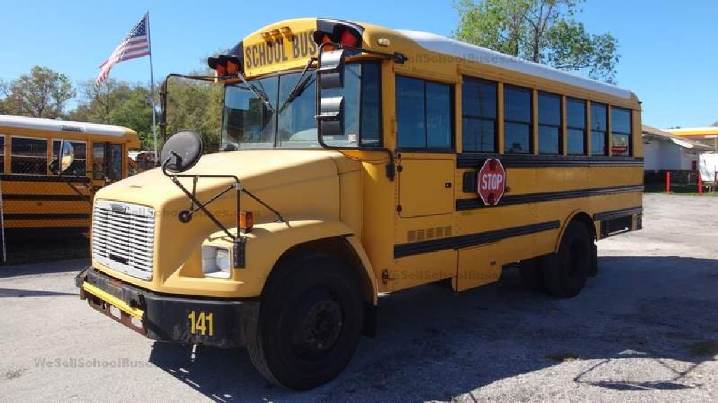 2006 Freightliner 7 Row Short School Bus - Claz.org