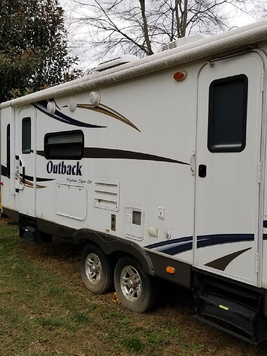 By Owner! 2011 28 ft. Keystone Outback 277RL w/2 slides