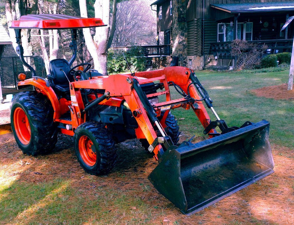 2003 kubota L 3130 diesel tractor w/ attachments!