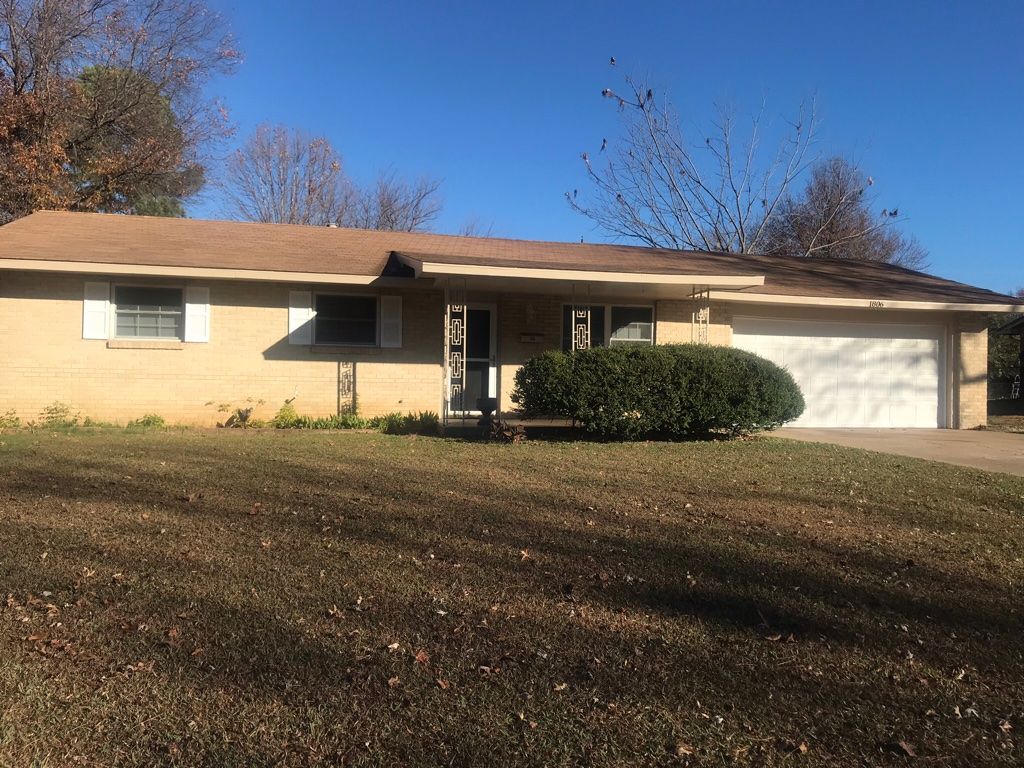 Springdale AR Single family 3 bedroom, 1 bath, 2 car garage.