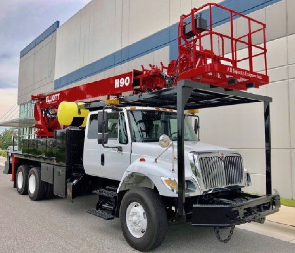 2005 Elliott H90R Sign Crane Truck for sale Mounted On a 2005