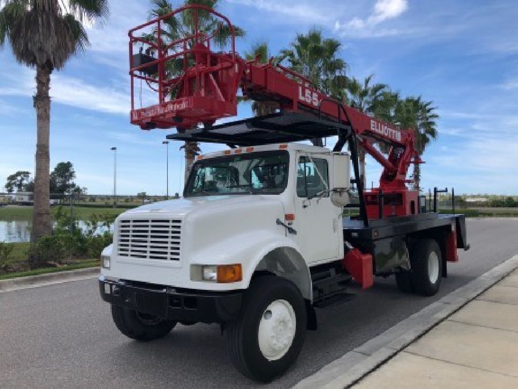 Sign Crane Truck for Sale 2000 Elliott L55R Mounted on a 2000