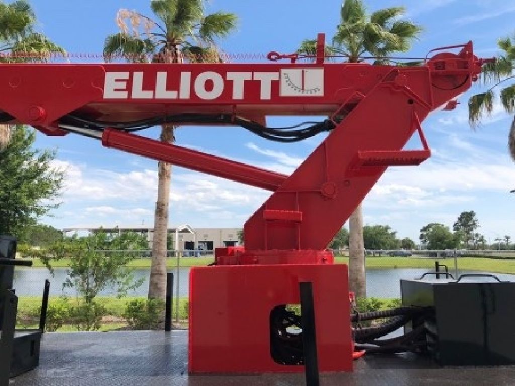 Sign Crane Truck for SaleElliott L55R Mounted on a 2003 Sterling