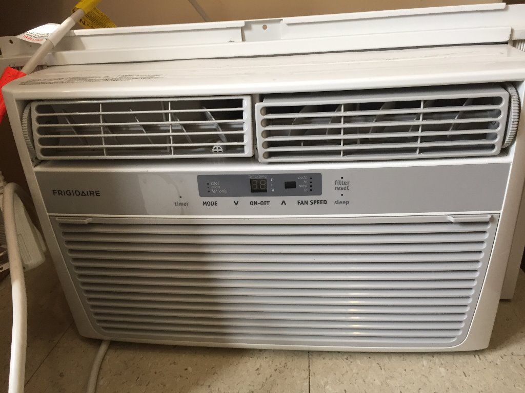 Frigidaire 8,000 BTU Air conditioner only used 3 summers