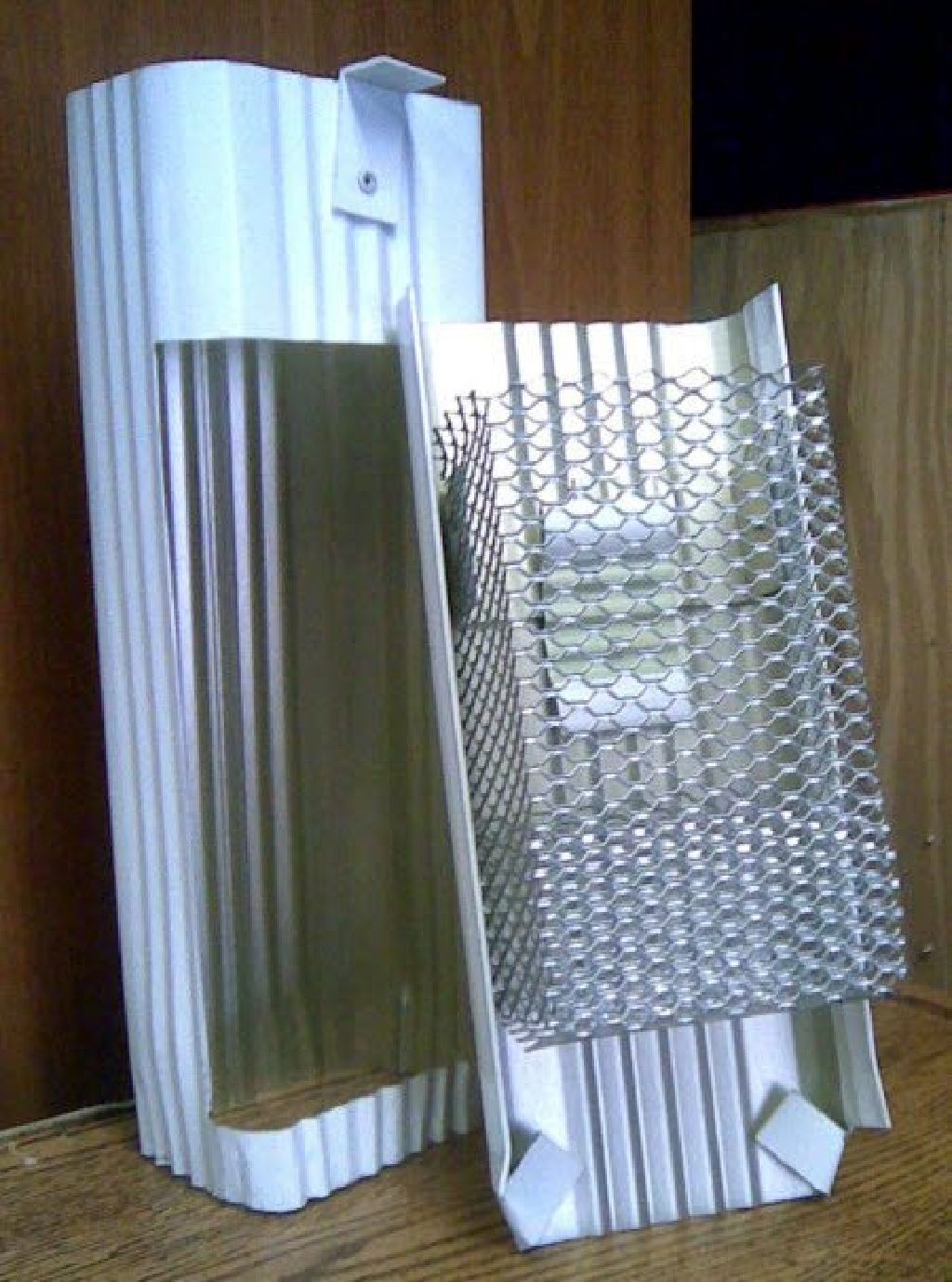 02 DOWNSPOUT LEAF CATCHER