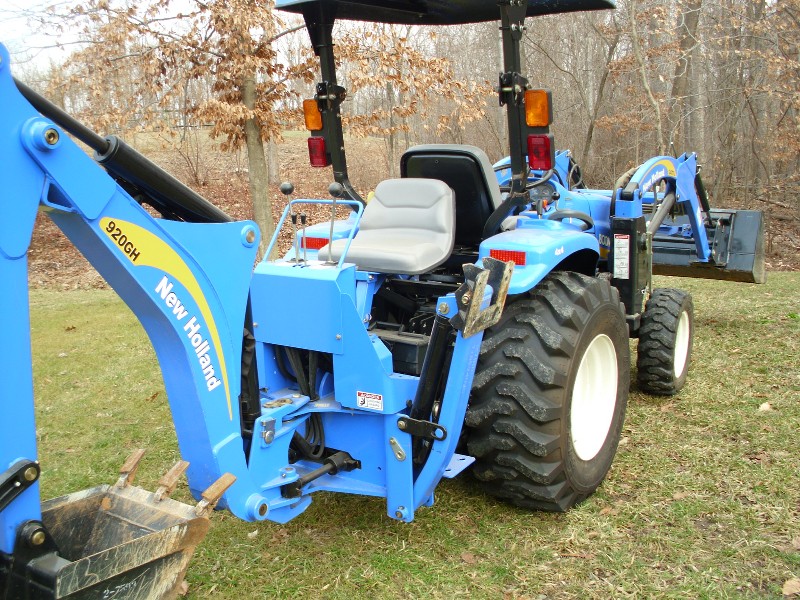 NEW HOLLAND BOOMER 2035 LOADER BACKHOE 22500 (PERRY HALL, MD)