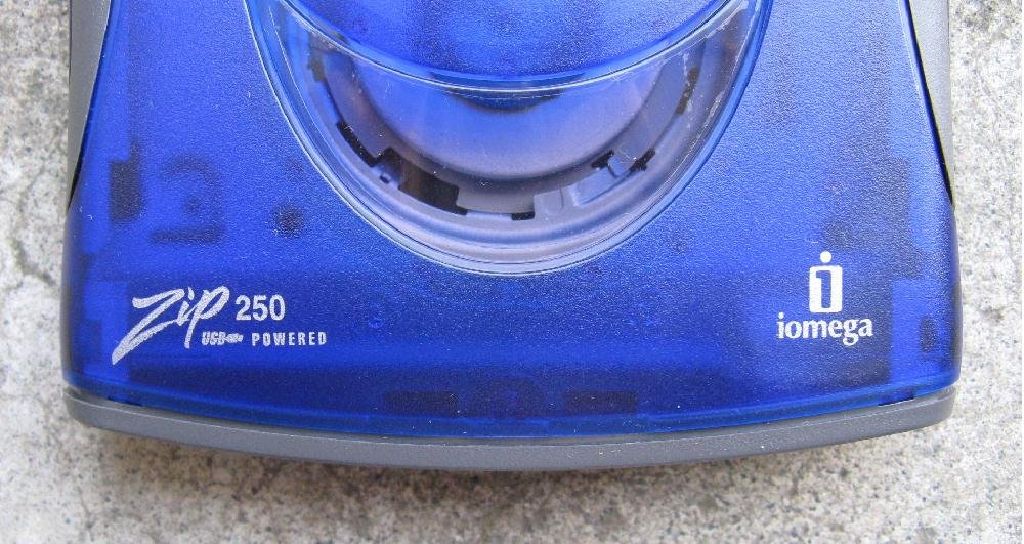 External Iomega Zip Drive 250mb USB w/2 100mb disks ZipDrive 250