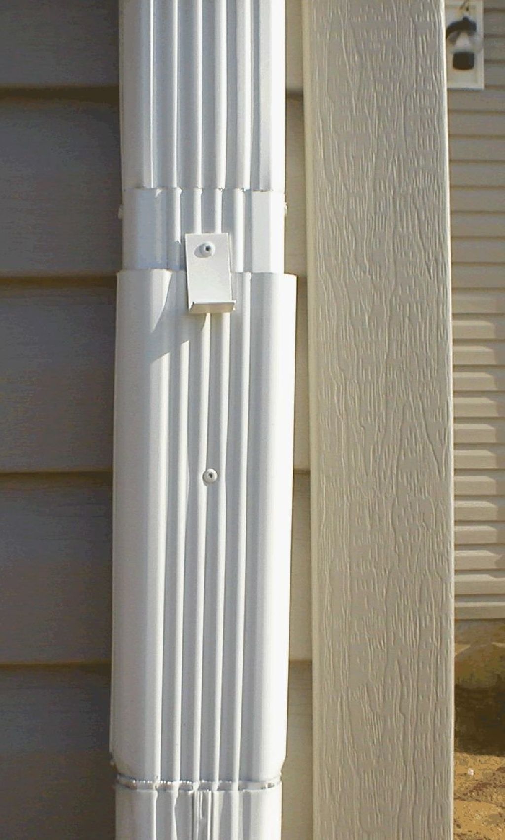 02 DOWNSPOUT LEAF CATCHER