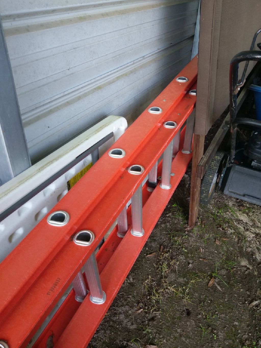 40 ft ladder excellent condition Used Ladders for Sale in Dinwiddie