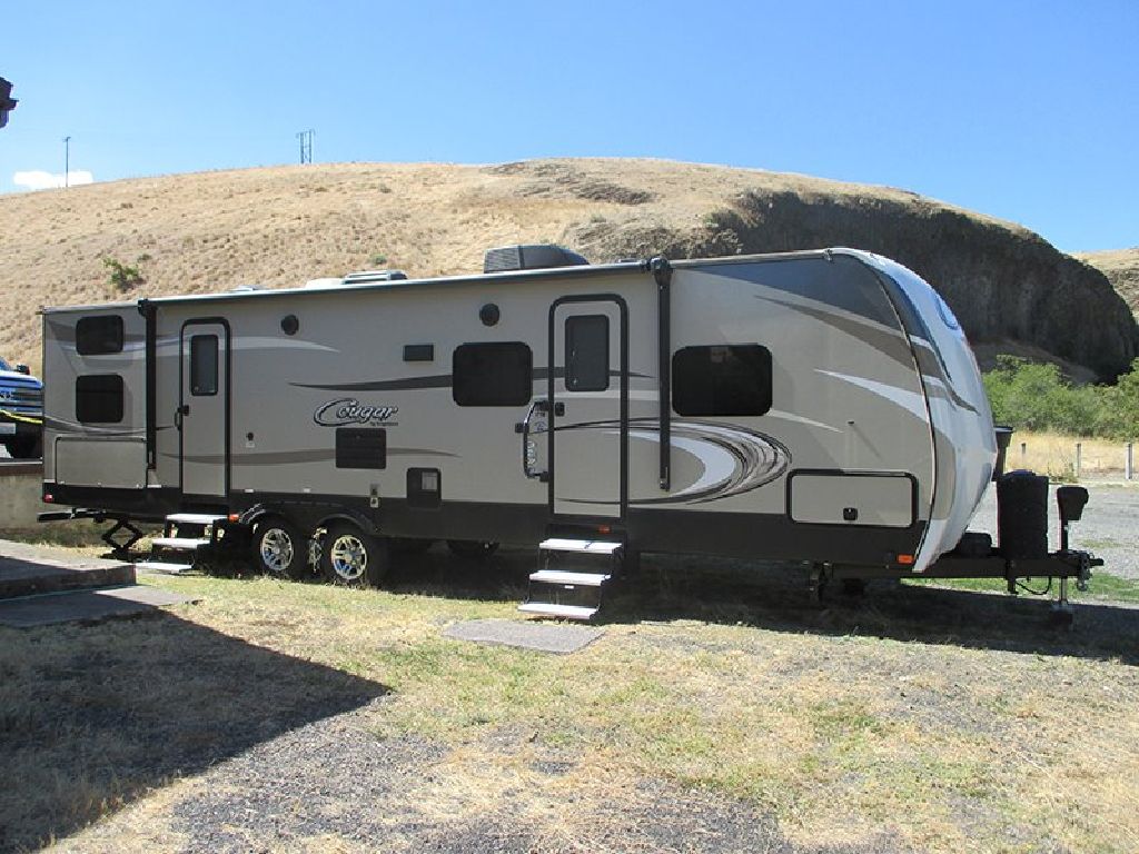 By Owner! 2017 31ft. Keystone Cougar 31SQBWE w/2 slides 2017 Keystone