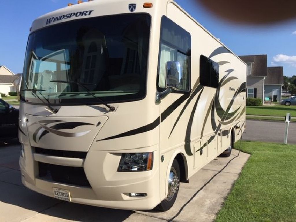By Owner! 2016 29 ft. Thor Windsport w/slide 2016 Motorhome in