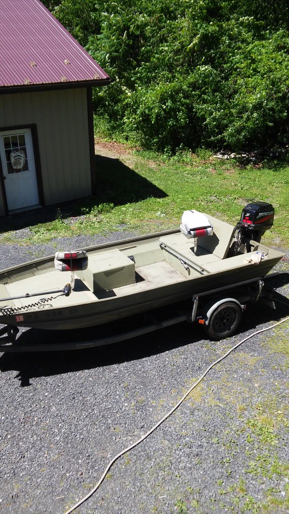 16' Crestliner flat bottom boat 16 foot Boat in Lewistown PA