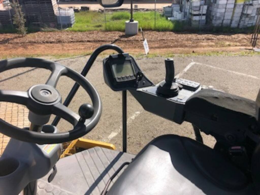 2014 Caterpillar CS54B Smooth Drum Roller For Sale In Marysville, California 95901