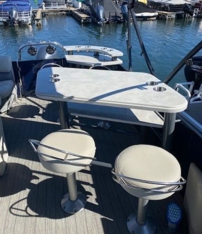 2019 Sylvan 8524 Mirage