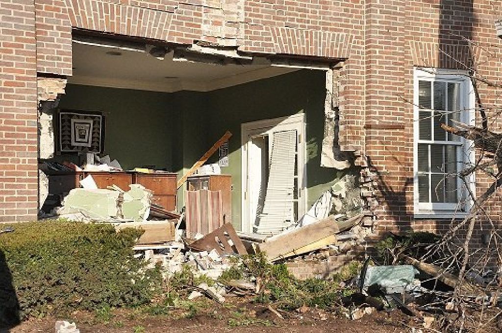 PROFESSIONAL - Wall Demo - Demolition & Removal