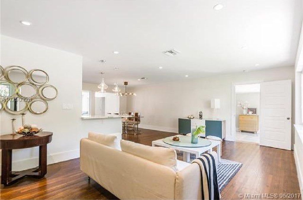 GORGEOUS CORAL DECK! FRESHLY PAINTED INSIDE/OUT 4/4.5 HOME IN MIAMI, FL!!!