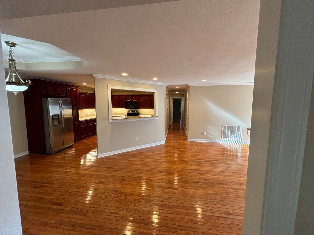 3 bdr, 3 baths, 2 car garage, deck, patio located in Paducah Kentucky