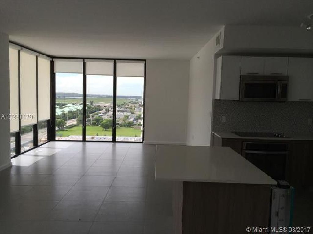 BEAUTIFUL PENTHOUSE, AMAZING VIEWS FROM THIS PRESTIGIOUS TOWER IN DOWNTOWN DORAL!!!