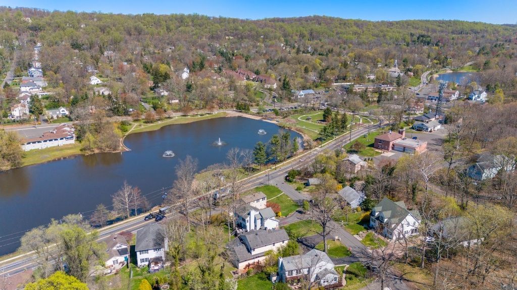 Fantastic Custom Lakeview Home Overlooking Watchung Lake