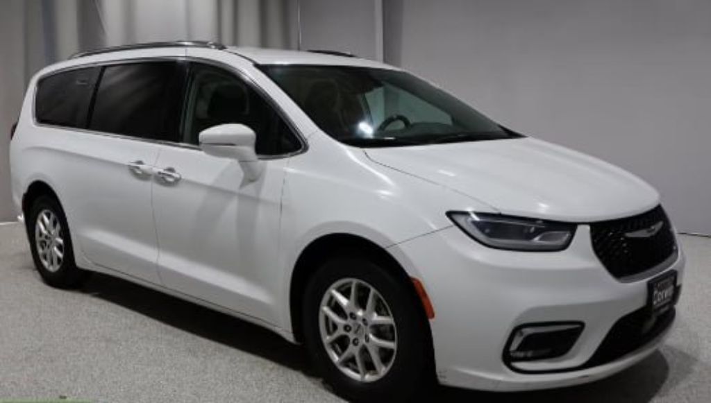 Pre-Owned 2021 Chrysler Pacifica Touring L