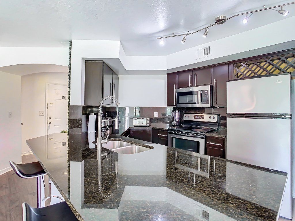 Charming fully furnished 1 bed condo