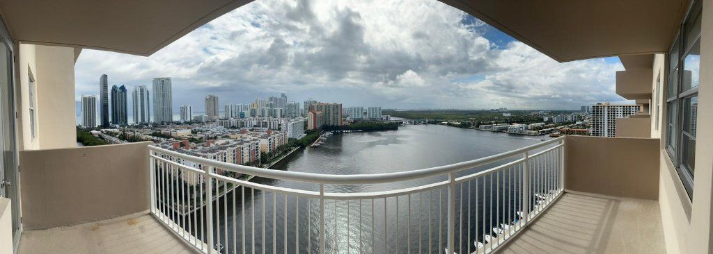 2 BEDROOM 2 BATH SPLIT NICELY FRESH PAINTED WITH NEW APPLIANCES UPGRADED TILES ALL AROUND N