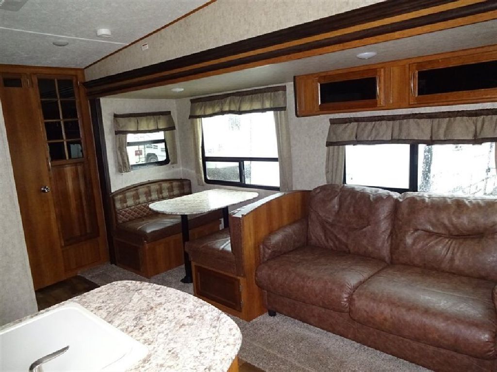 2017 Crusader 30BH Double Bunks Double Slide 1.5 Bat 4-Door Sedan