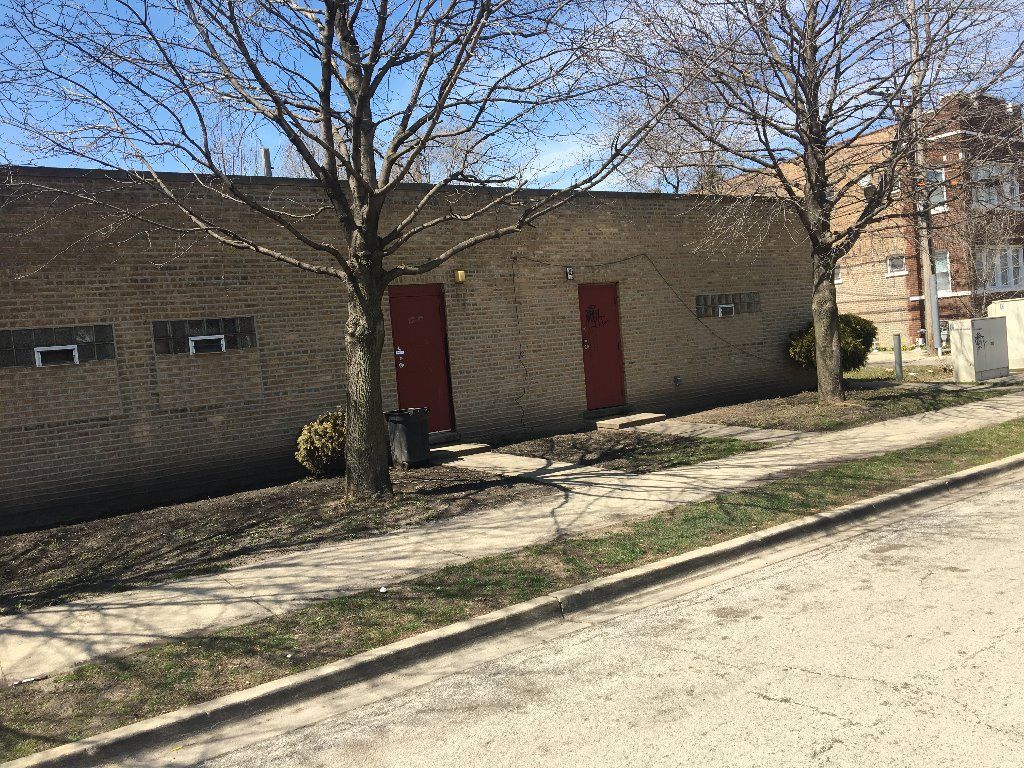 HUGE MAYWOOD ILLINOIS STOREFRONT FOR RENT