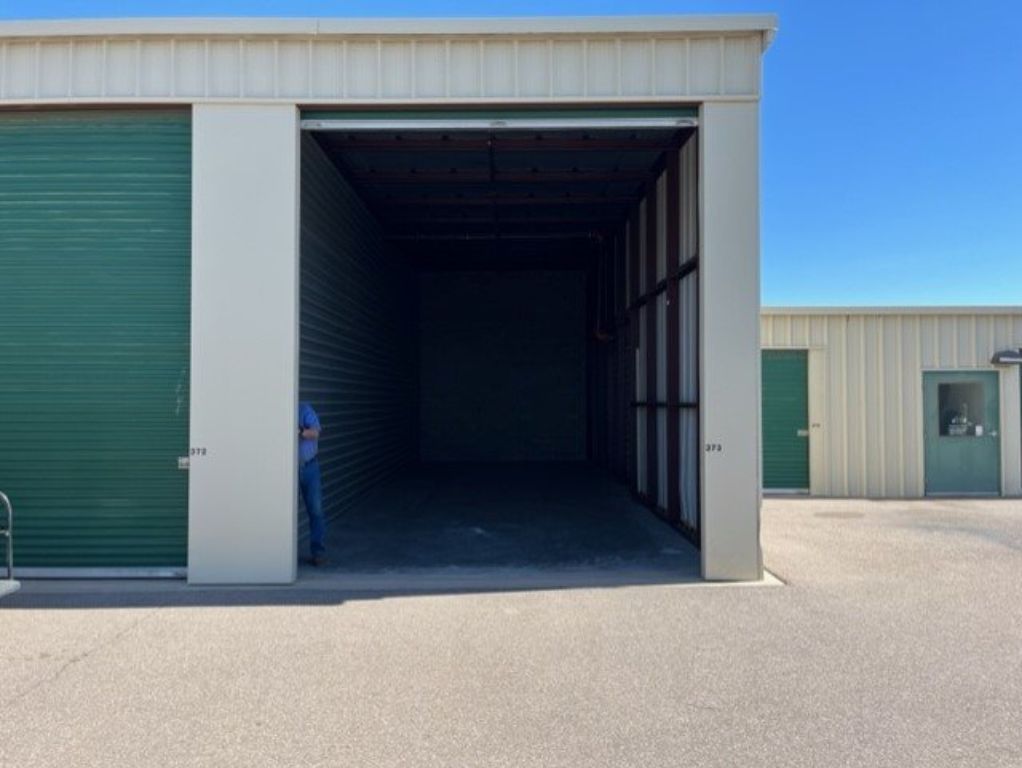 Moving? or just looking for space to put excess stuff, we can help (Avondale)