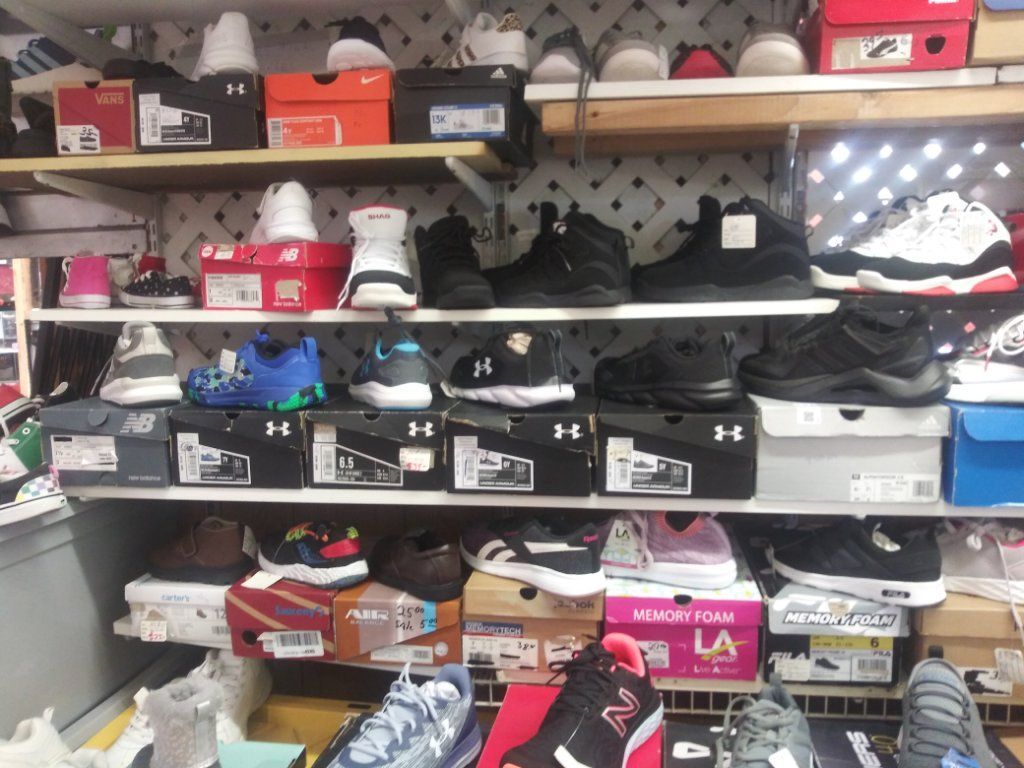 CarmensBooth66 Pensacola Fl  SNEAKERS WEEKEND SALE ENDS 8-1 TW FLEA MARKET