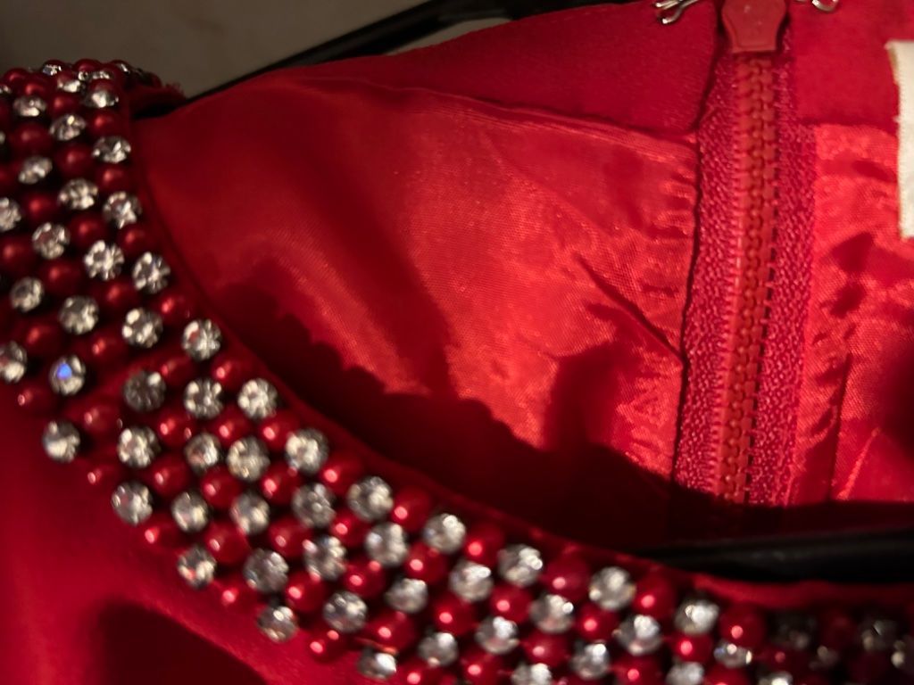 Beautiful size 4 stunning 2 piece red nice