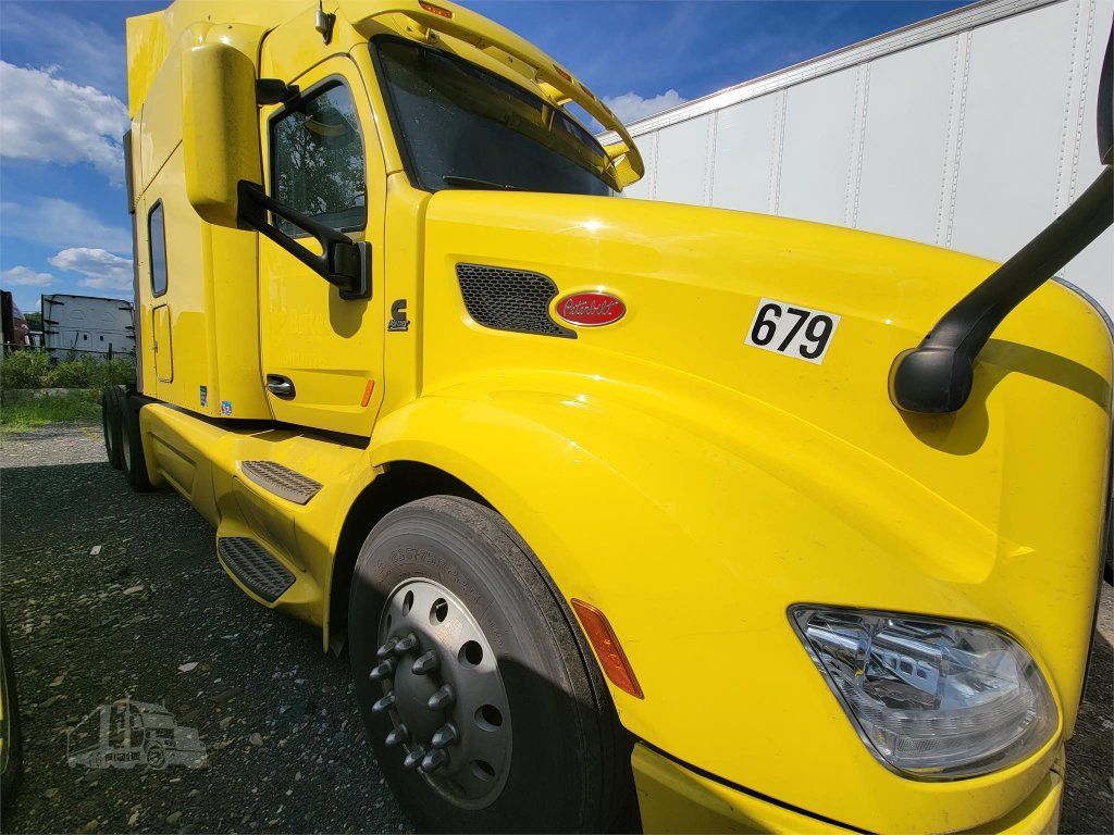 2017 Peterbilt 579 Semi Tractor For Sale In Philadelphia, Pennsylvania 19116