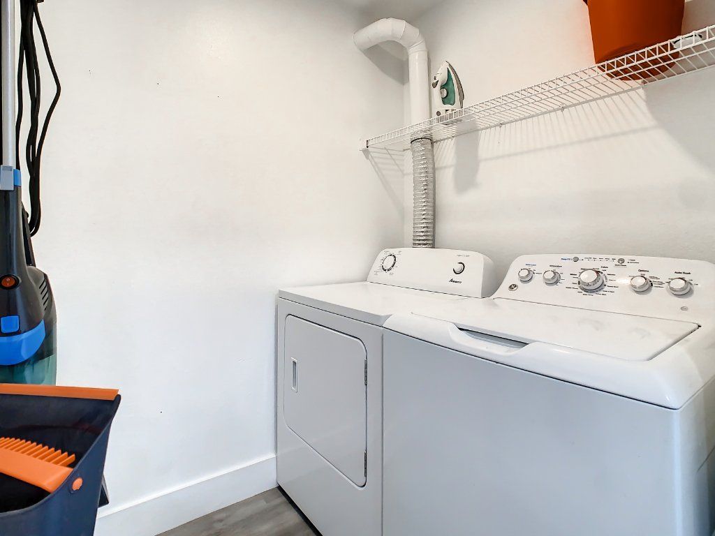 FULLY FURNISHED & EQUIPPED 1-BED/1-BATH CONDO IN ORLANDO