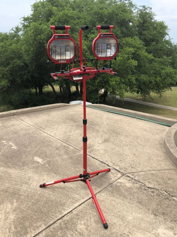 Commercial Electric tripod light