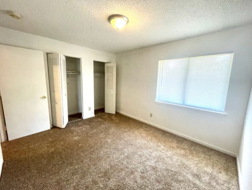 2 Bedroom Townhome PET FRIENDLY!!