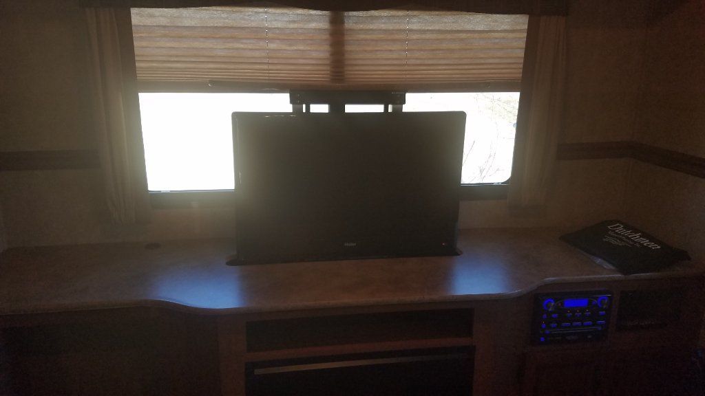 Camper Trailer w/ 3 slideouts