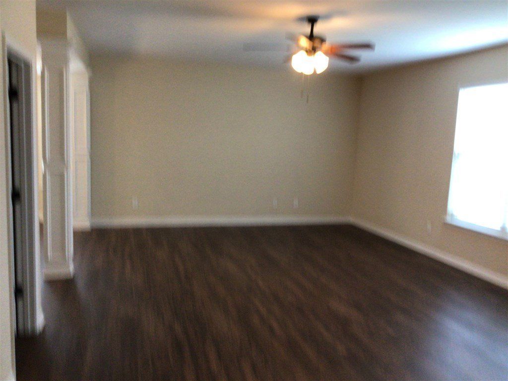 Single family home (830) 488-7163