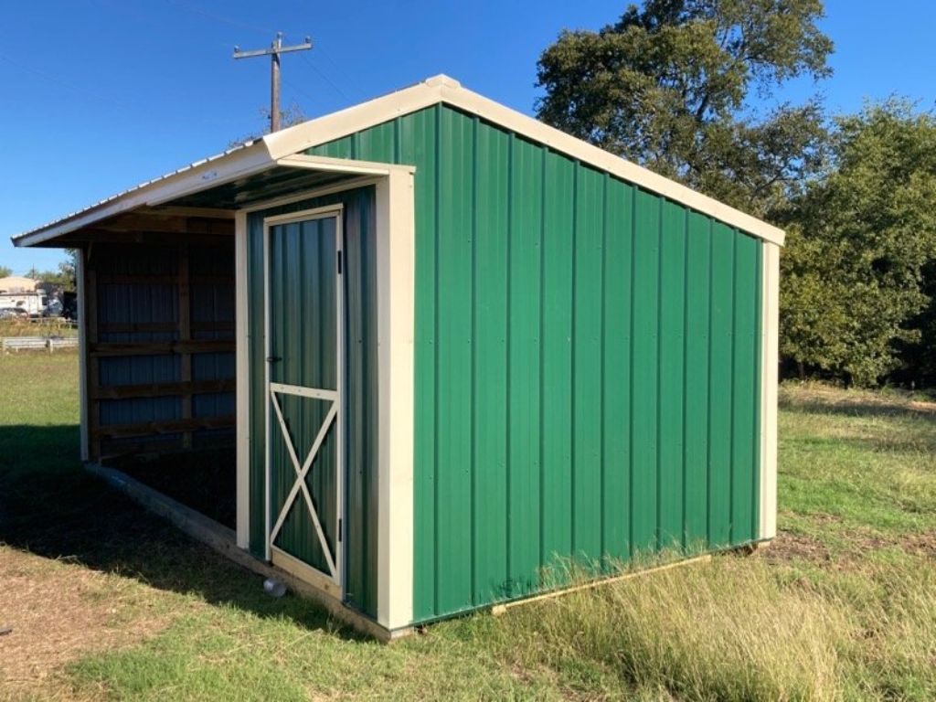 Run-in shed with tack room loafing shed animal shelter 10x20