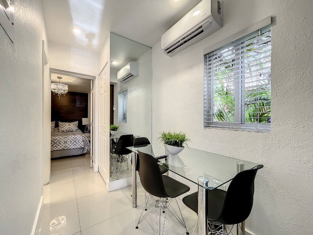 Contemporary 1 bedroom and 1 bath apartment