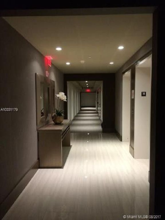 BEAUTIFUL PENTHOUSE, AMAZING VIEWS FROM THIS PRESTIGIOUS TOWER IN DOWNTOWN DORAL!!!