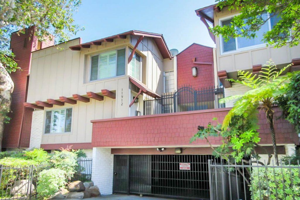 For Lease: 2BR+Den 2.5 BA condo in Valley Village for $2,895