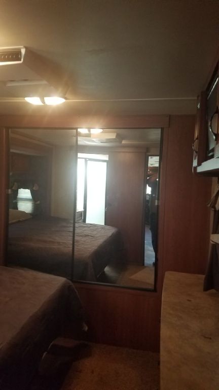 Camper Trailer w/ 3 slideouts