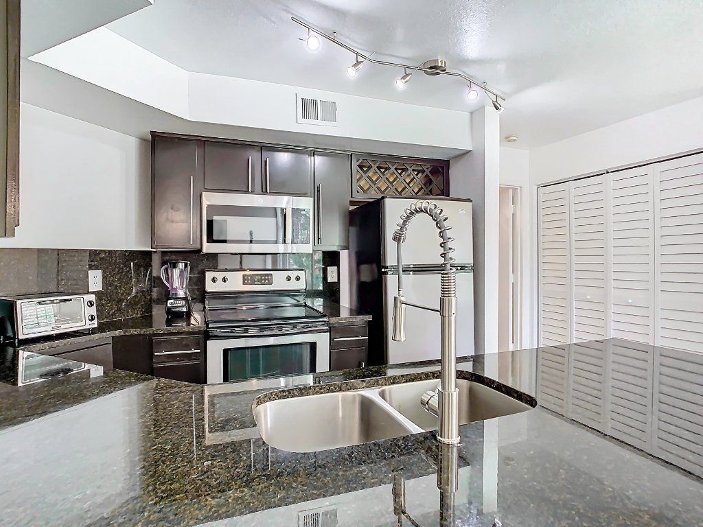 Charming fully furnished 1 bed condo