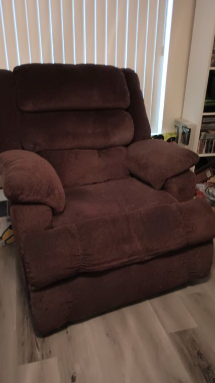 Large recliner