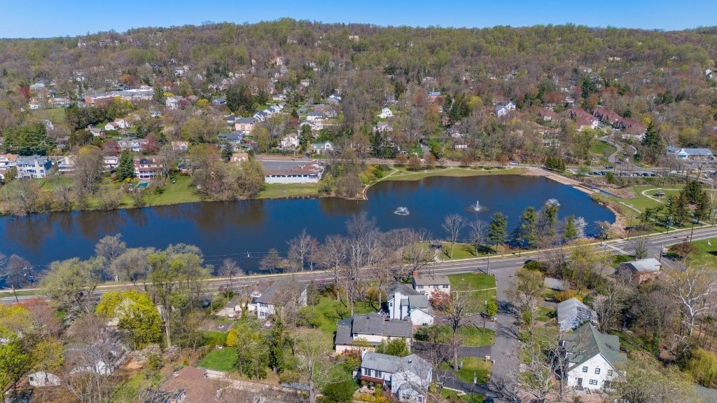 Fantastic Custom Lakeview Home Overlooking Watchung Lake
