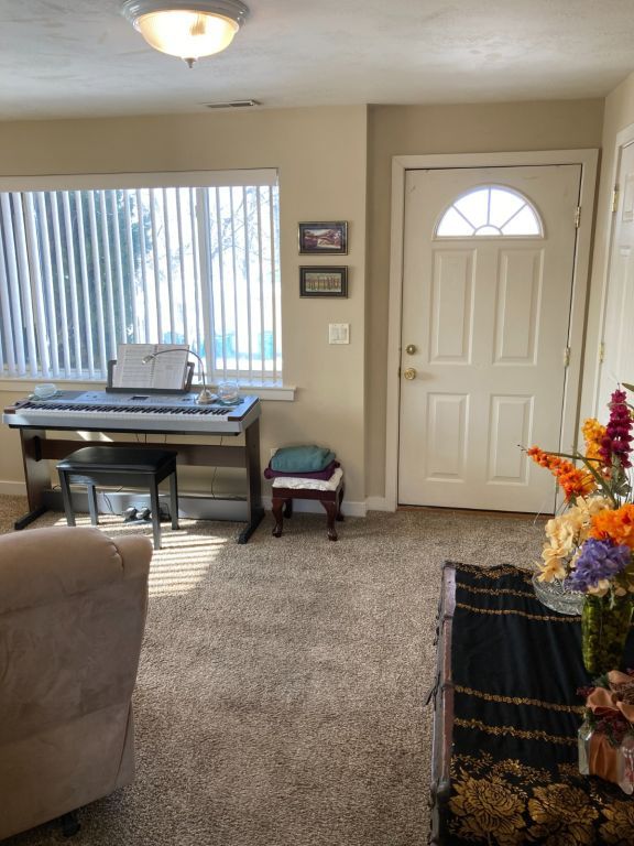 Female PRIVATE ROOM 2Bdr 1 Ba Furnished