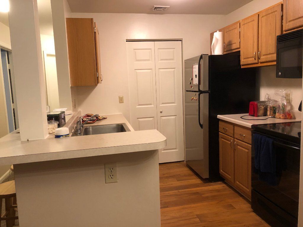 $990 / 2br - 930ft2 - 2 bedroom 1 bath sublet