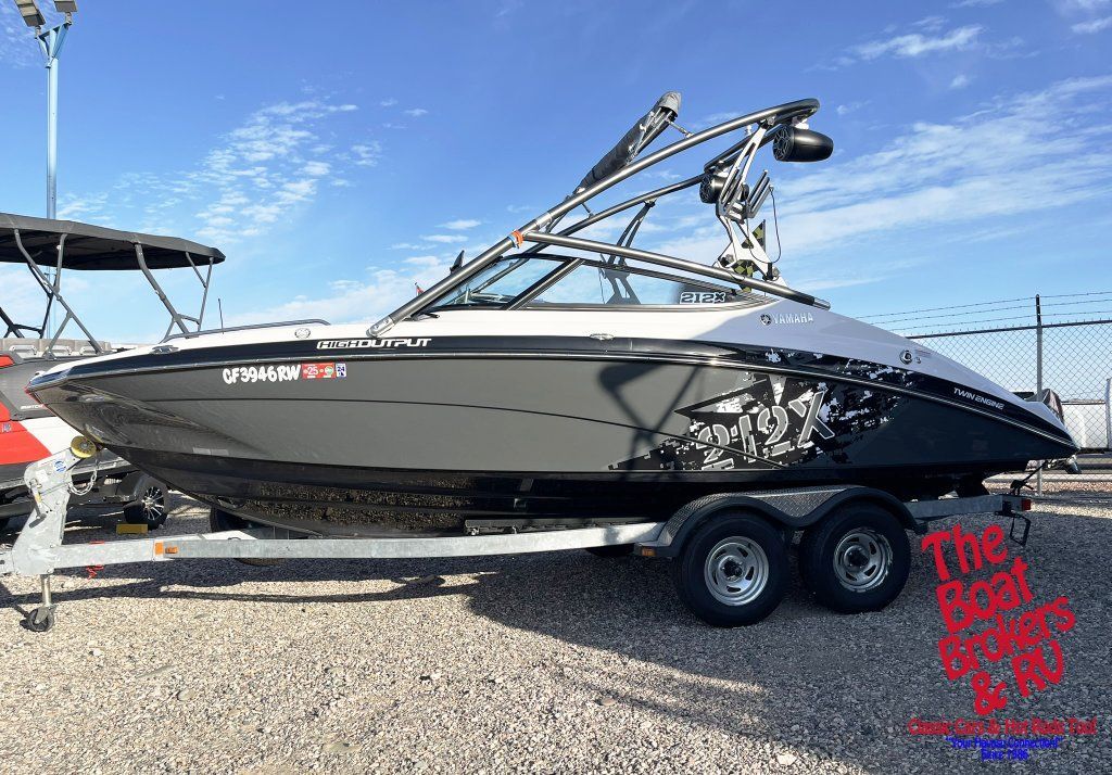2014 YAMAHA SX212 JET BOAT