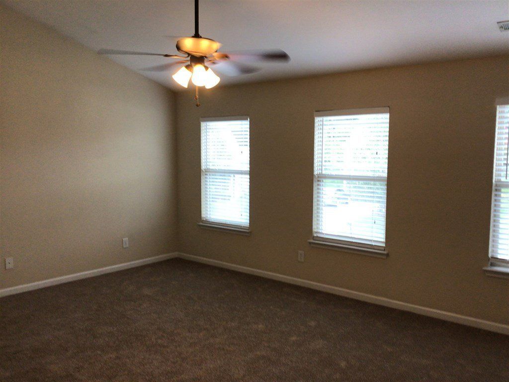 Single family home (830) 488-7163