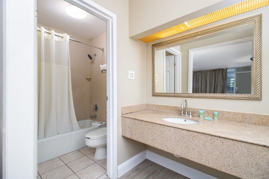 A-P-T Suites Lakeland - Low Weekly & Monthly Rates w/Utilities!!